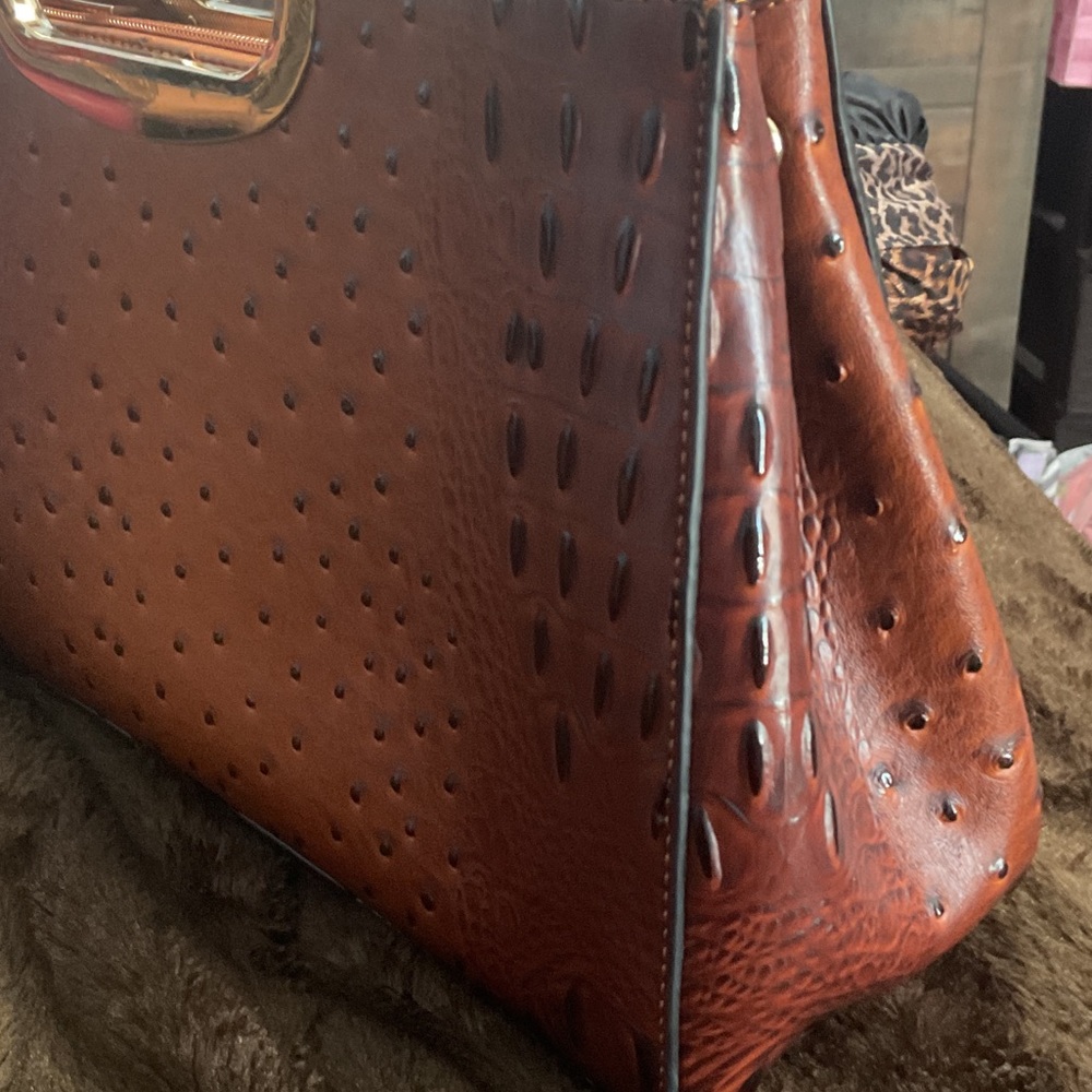 Elegant Brown Leather Handbag - Picture 4 of 5